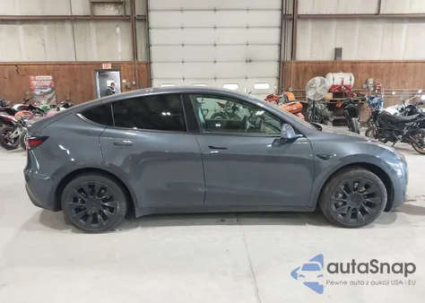 2021 Tesla Model Y z USA, uszkodzony, nr VIN 5YJYGDEE5MF111497